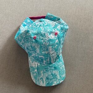 Lilly Pulitzer Run Around Hat in NYC pattern with pink accent - new never worn